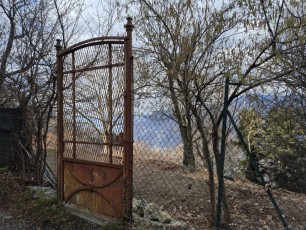 69-Il-cancello-sulla-collina